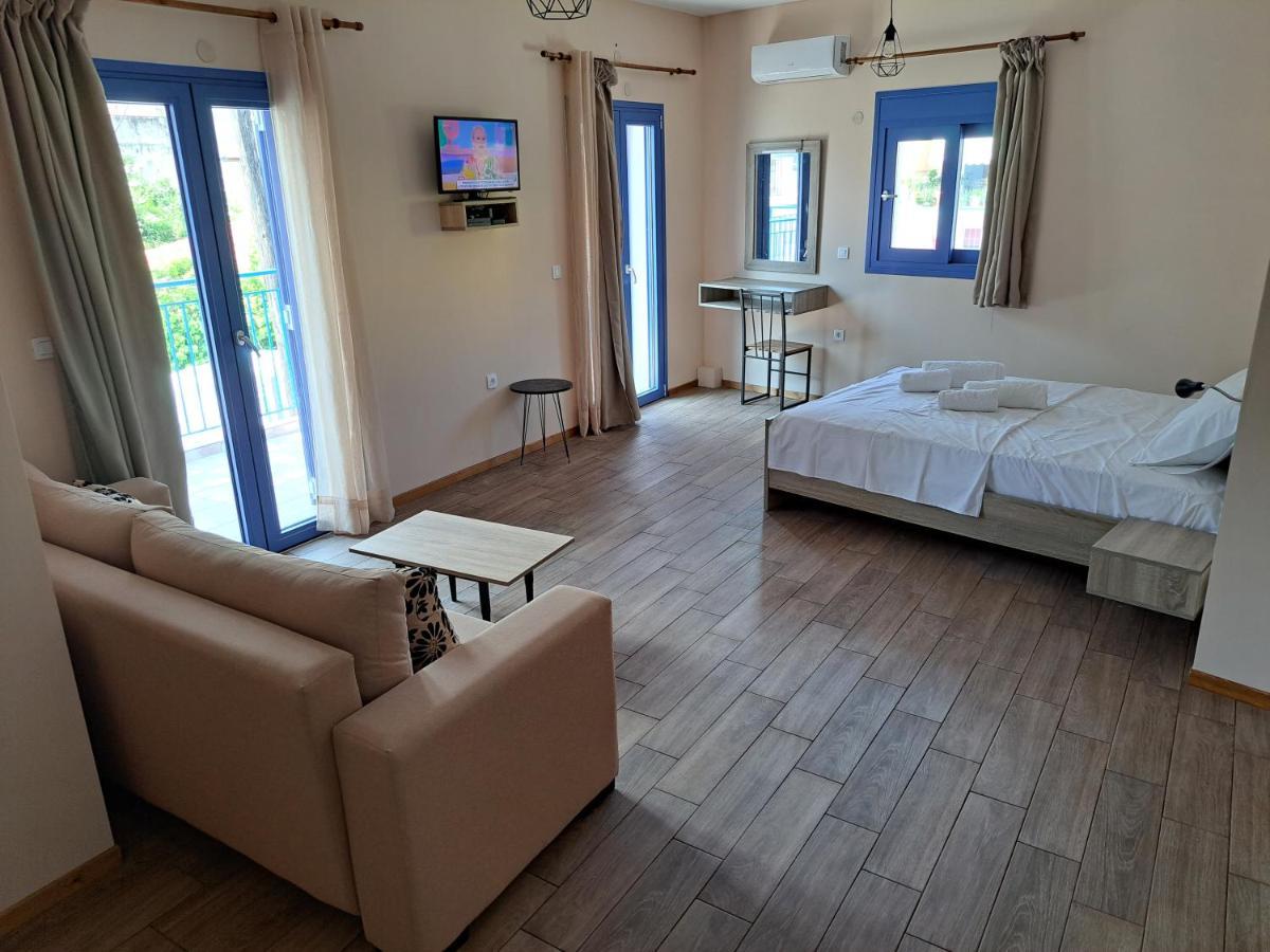 Blue Moon Apartment Ajía Effimía Kültér fotó
