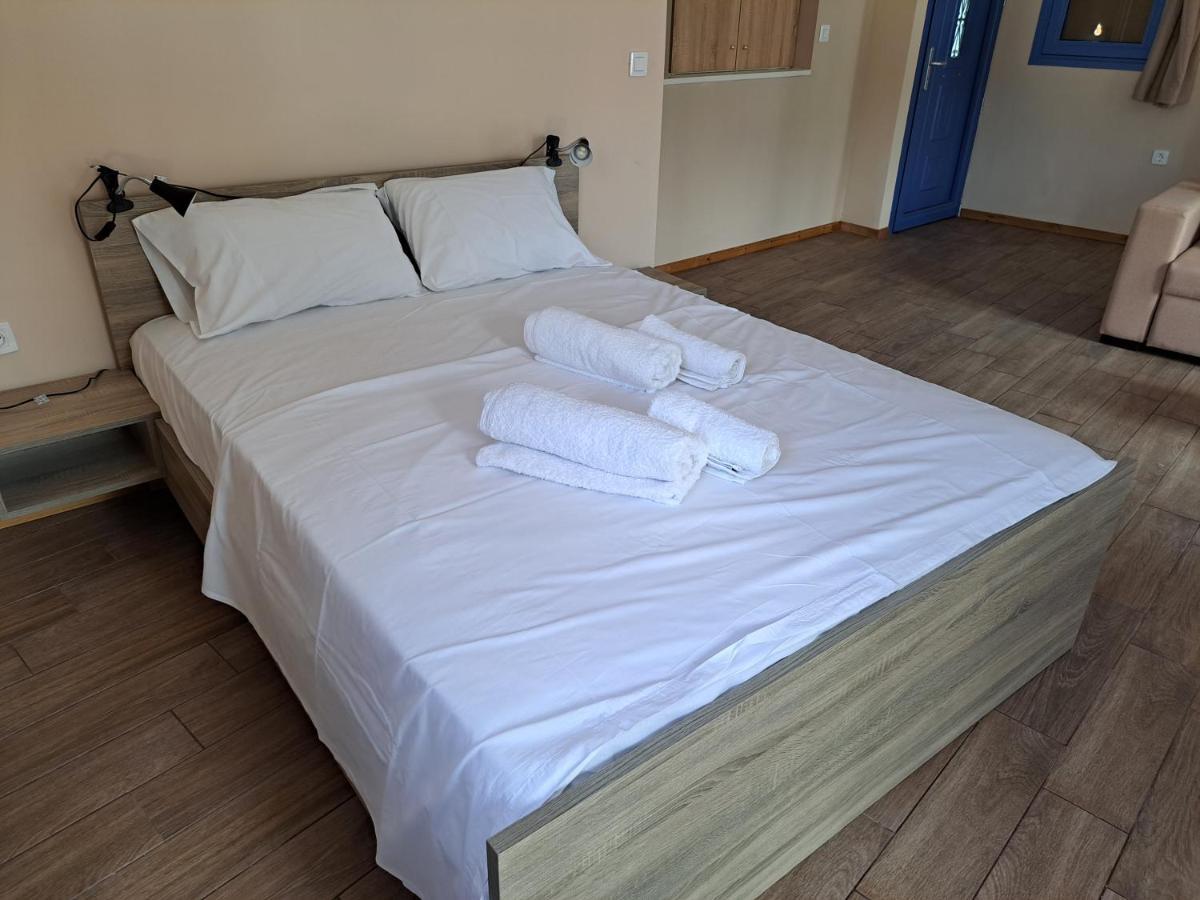 Blue Moon Apartment Ajía Effimía Kültér fotó
