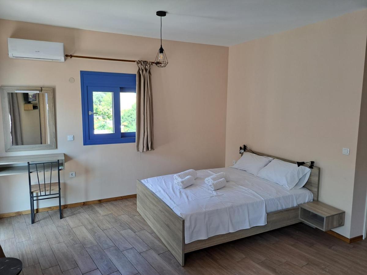 Blue Moon Apartment Ajía Effimía Kültér fotó